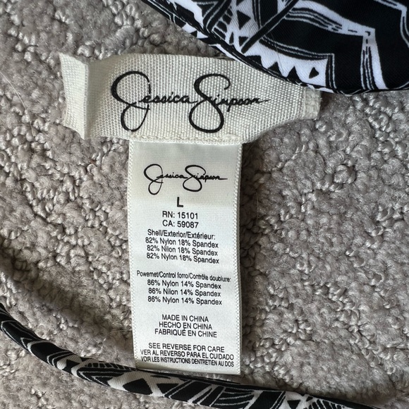 JESSICA SIMPSON REVERSIBLE HALTER BIKINI TOP - Picture 3 of 6